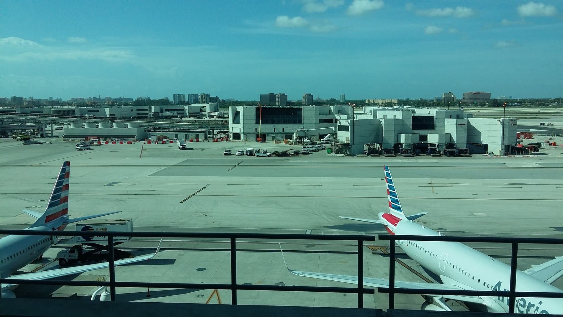 Where to Smoke at Miami International Airport (MIA): Smoking Areas and Rules